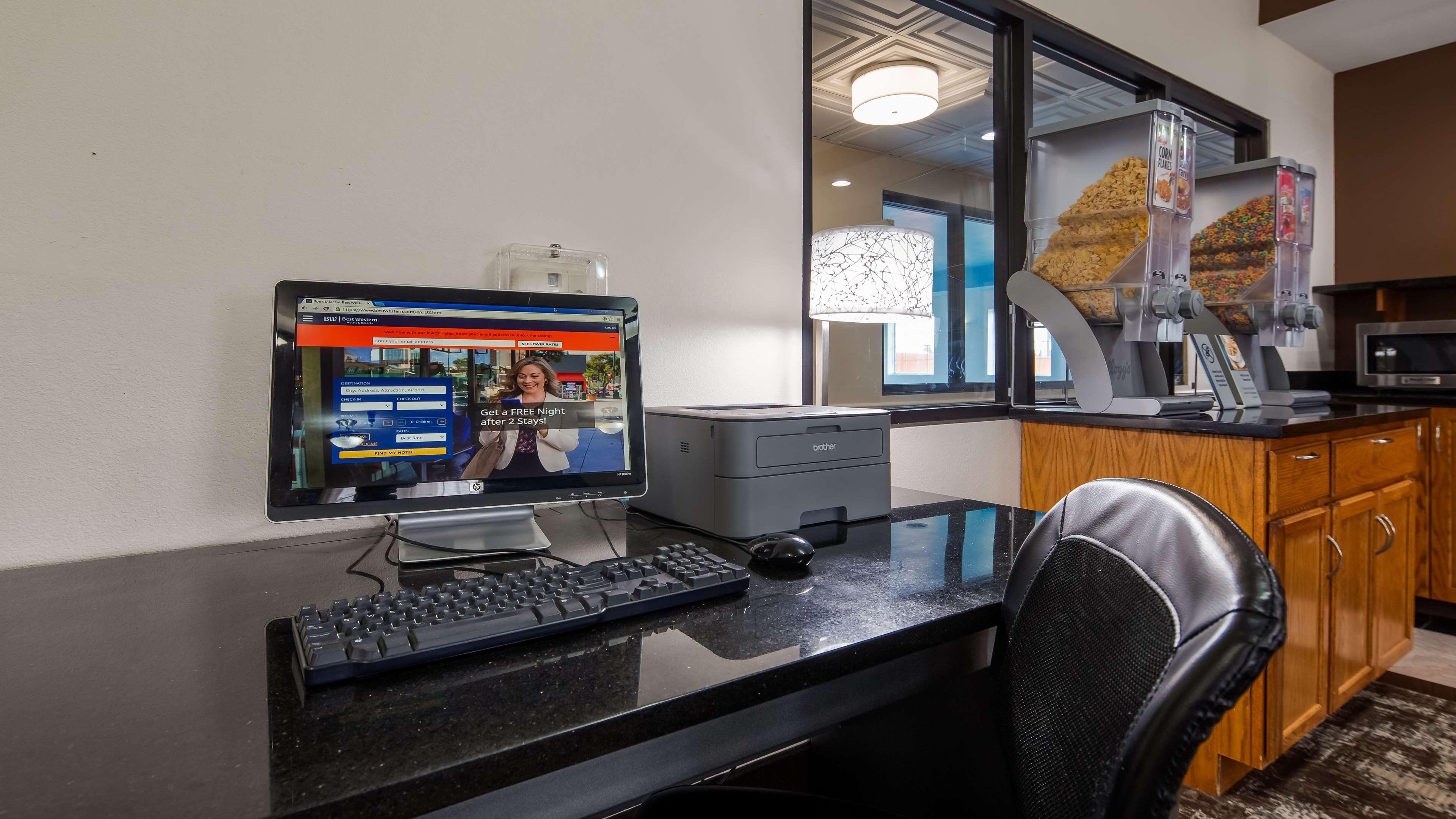 Best Western Plus Wakeeney Inn & Suites Esterno foto
