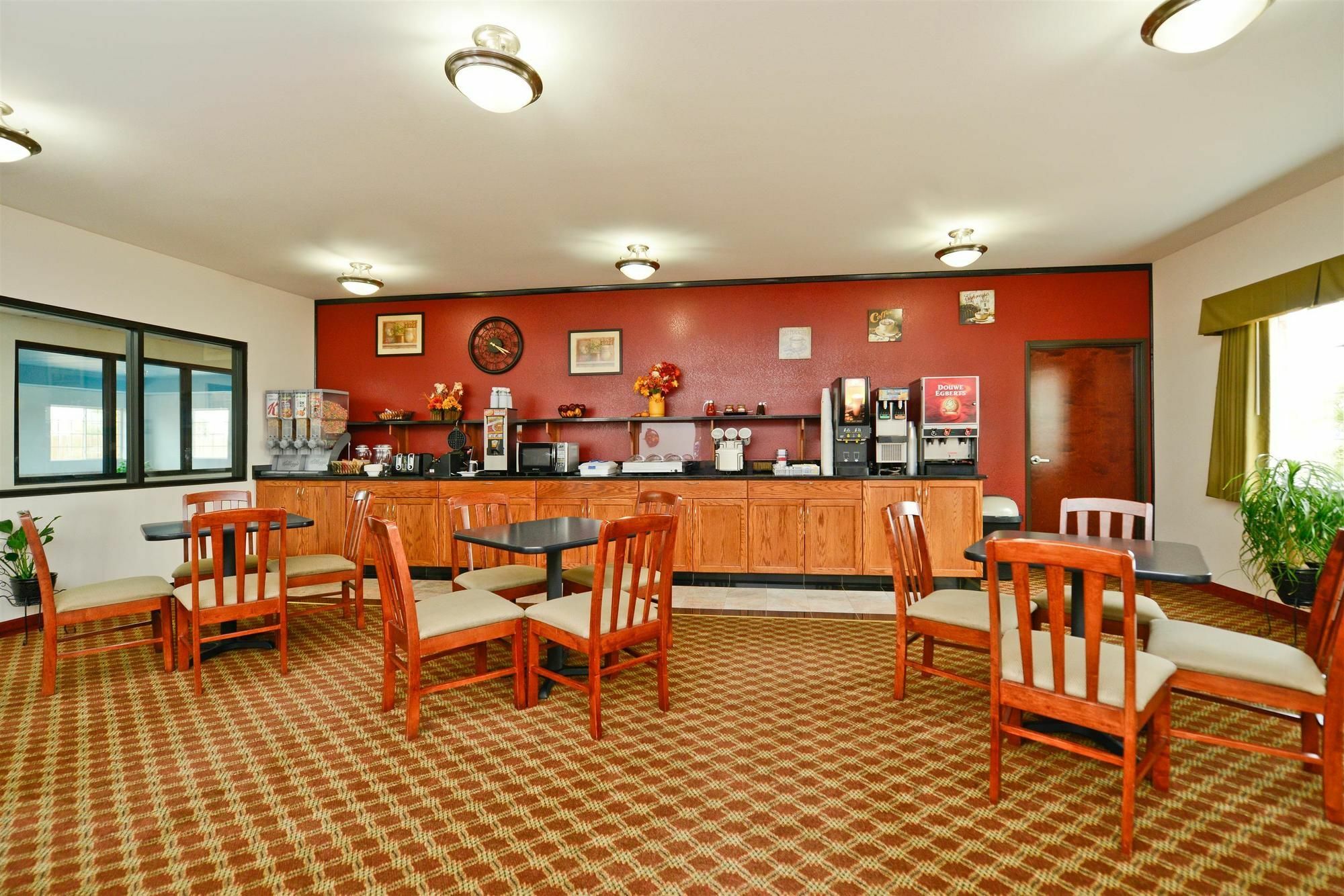 Best Western Plus Wakeeney Inn & Suites Esterno foto